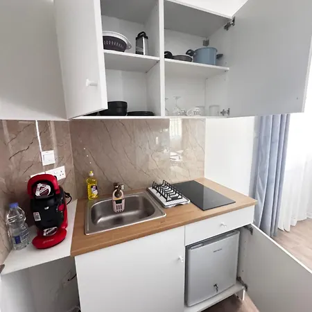 Modern Studio 7 Private Kitchenette And Bathroom Limassol Extérieur photo