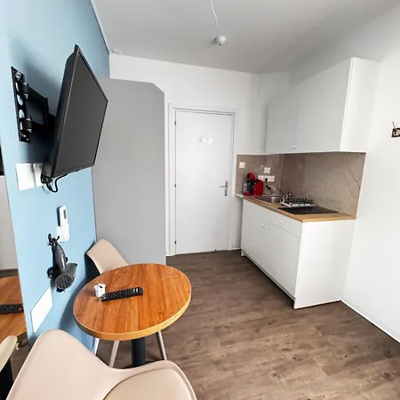 Modern Studio 7 Private Kitchenette And Bathroom Limassol Extérieur photo