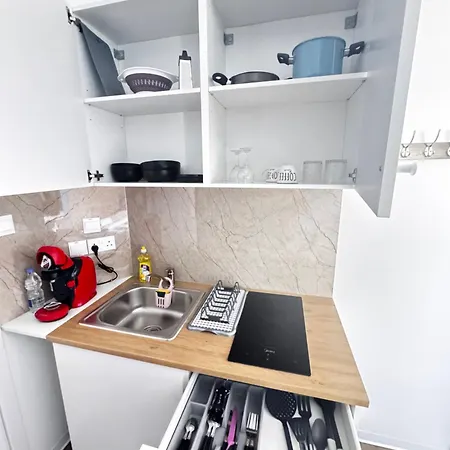 Modern Studio 7 Private Kitchenette And Bathroom Limassol Extérieur photo