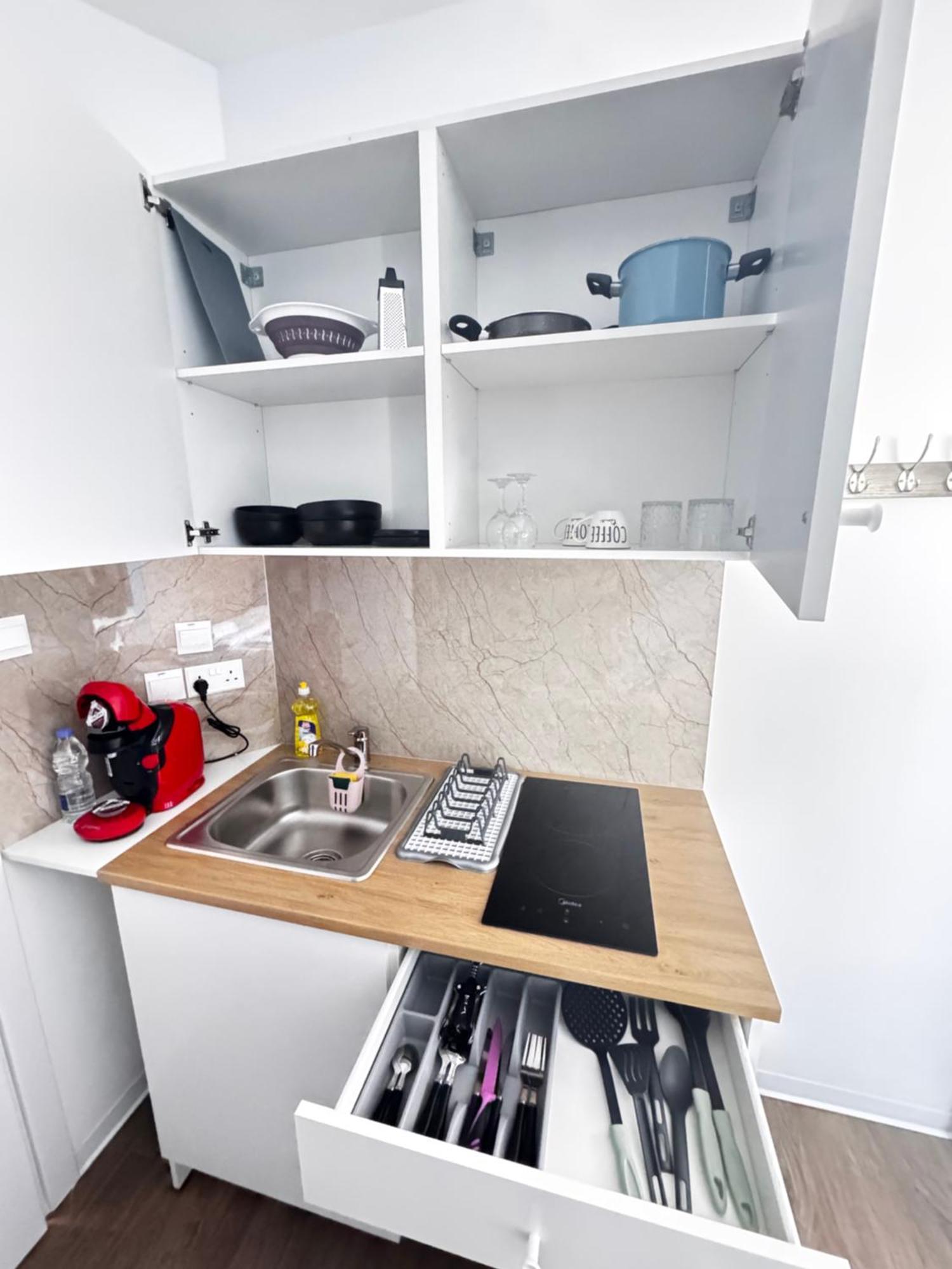 Modern 7 Private Kitchenette And Bathroom Apartment Limassol